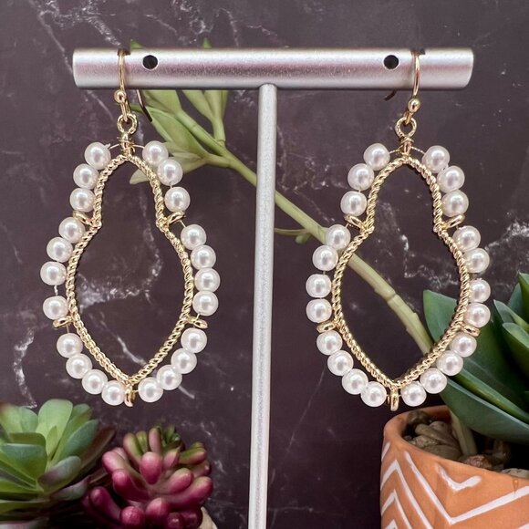 "Liz" NEW Pearl Gold Dangle Drop Chandelier Statement Fashion Earrings - Picture 1 of 3
